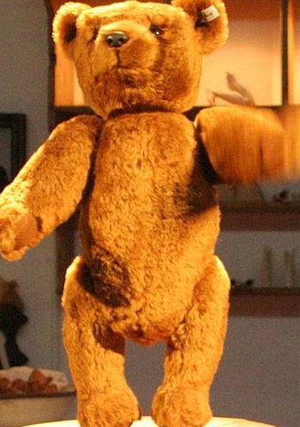 Изображение мишки Steiff Teddy от MatthiasKabel (собственная работа)