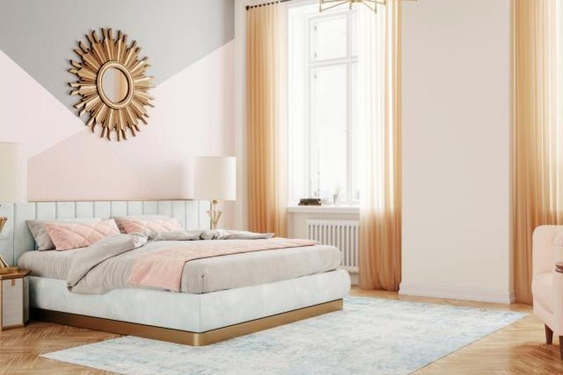 Интерьер роскошной спальни в стиле ретро в розовом цвете