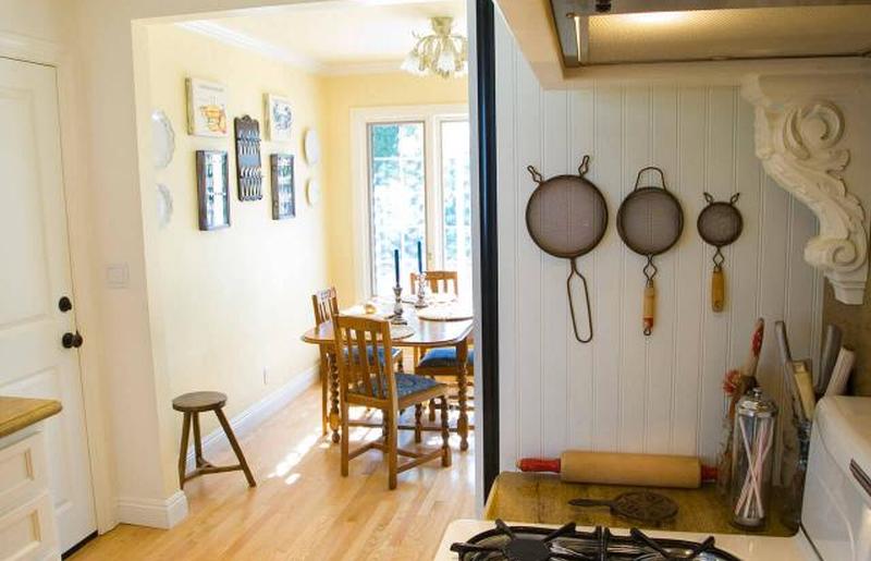 Кухня и столовая в стиле кантри 