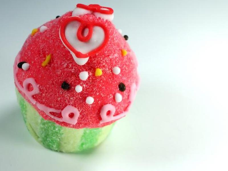 https://cf.ltkcdn.net/cake-decorating/images/slide/176406-800x600-112747-800x600-Candy_Cupcake.jpg
