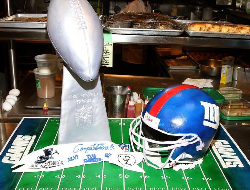 Общий вид торта на ужине Tequila Avion Super Bowl XLVI Championship