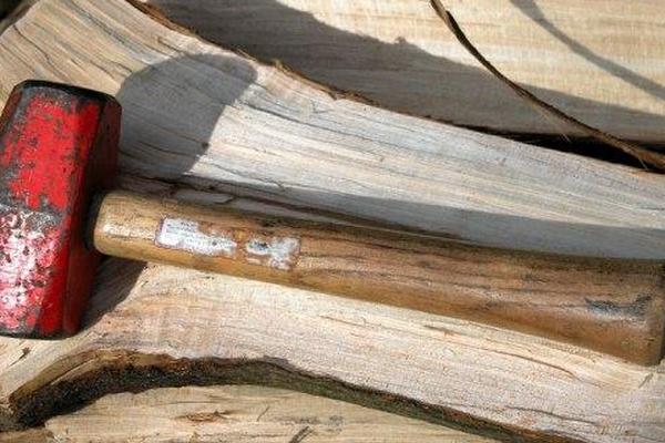 Кувалда по колотому дереву