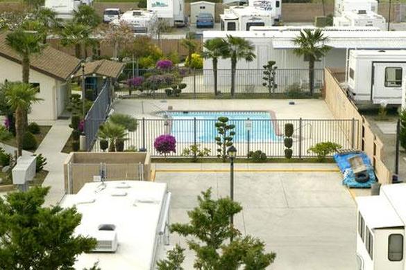 Кемпинг с бассейном