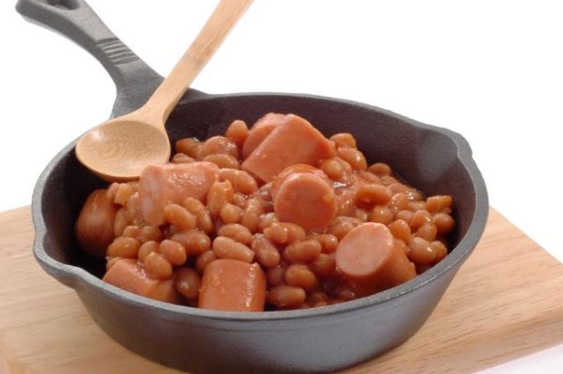 https://cf.ltkcdn.net/camping/images/slide/123256-850x565-franks_and_beans.JPG
