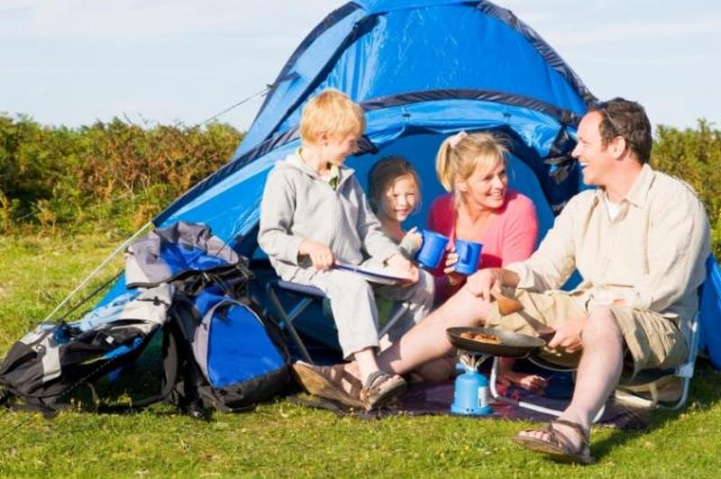 https://cf.ltkcdn.net/camping/images/slide/123265-849x565-family_camping.JPG