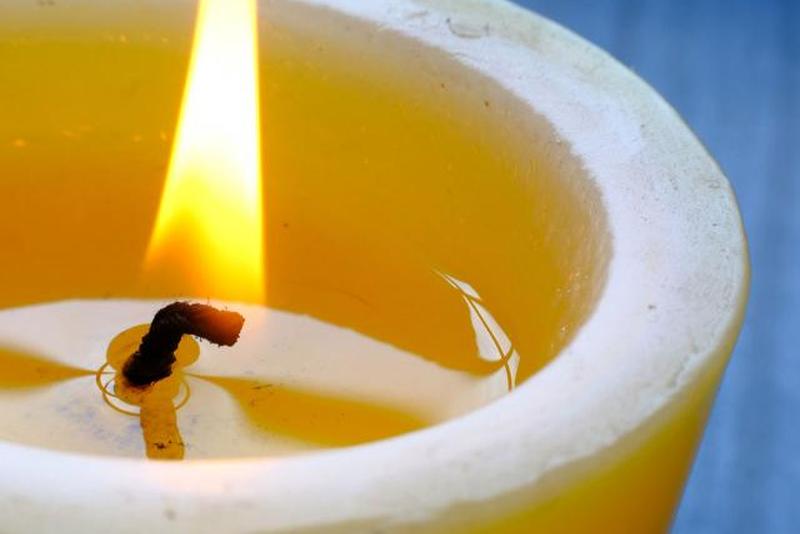 крупный план пламени свечи