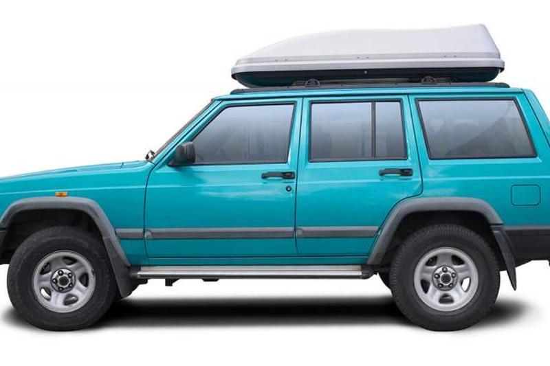 Синий внедорожник с обтравочными дорожками