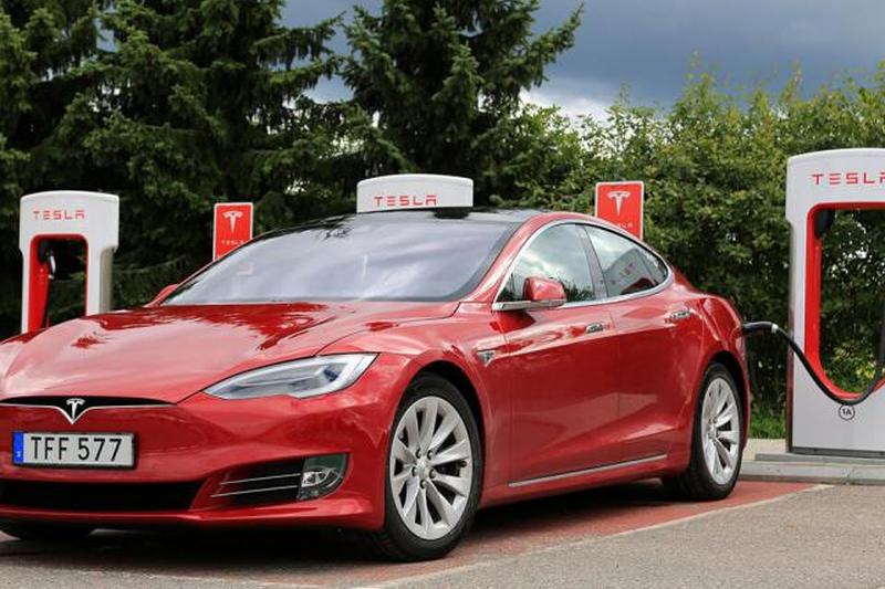 Электромобиль Tesla Model S