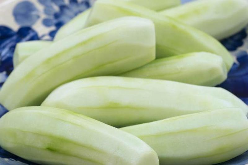 очищенные огурцы