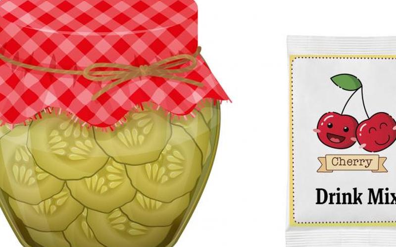 Банка солений и пакет смеси вишневого напитка