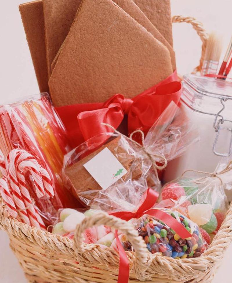 Рождественская подарочная корзина для пряничного домика своими руками