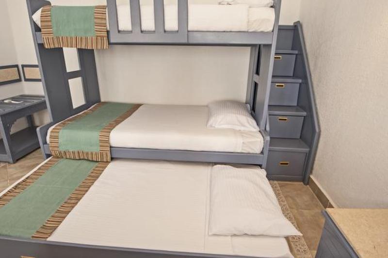 двухъярусные кровати с тележкой