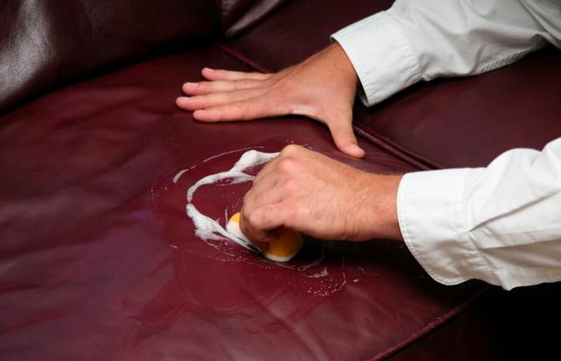 чистка кожаного дивана