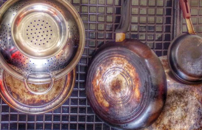 Кастрюли и кухонная утварь 