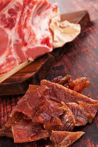 Мясо и вяленое мясо;  © Eskymaks |  Dreamstime.com