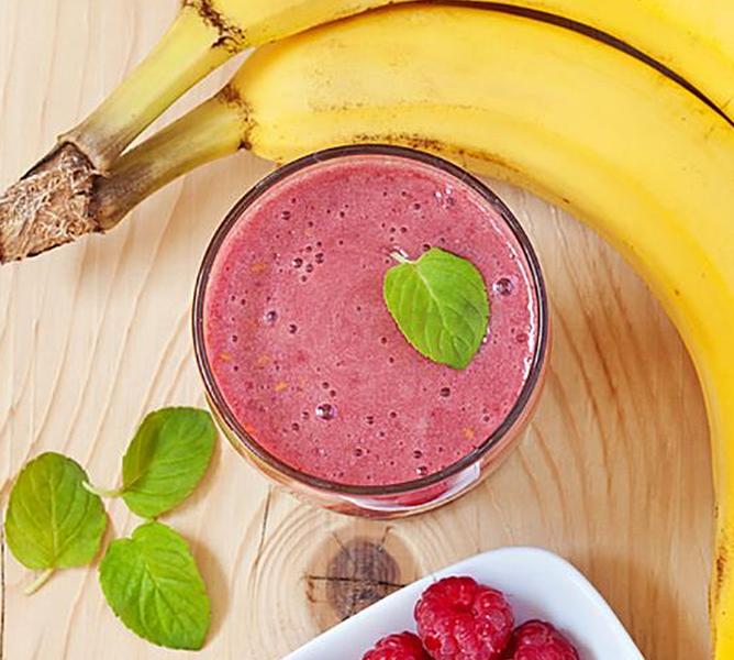 https://cf.ltkcdn.net/cooking/images/slide/200386-668x600-6-Banana-Raspberry-smoothie.jpg