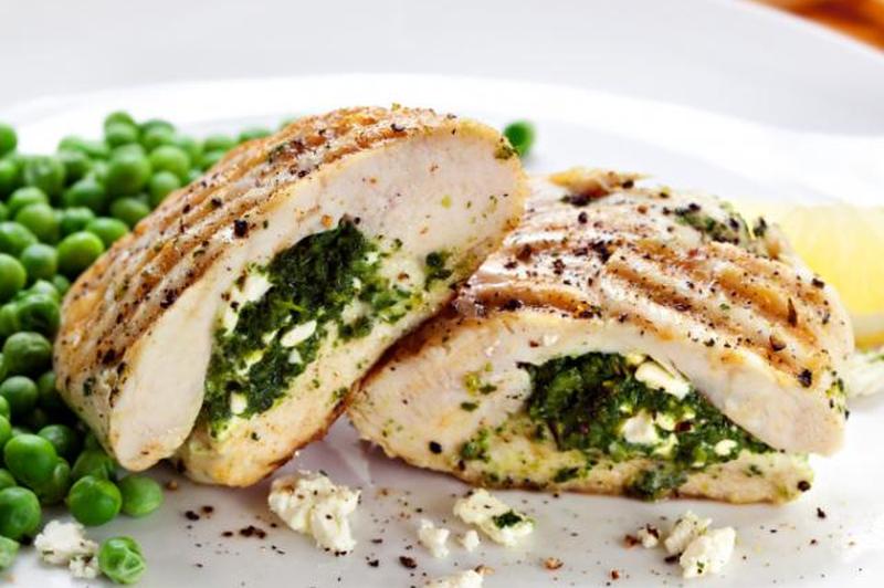 Курица, фаршированная шпинатом и фетой