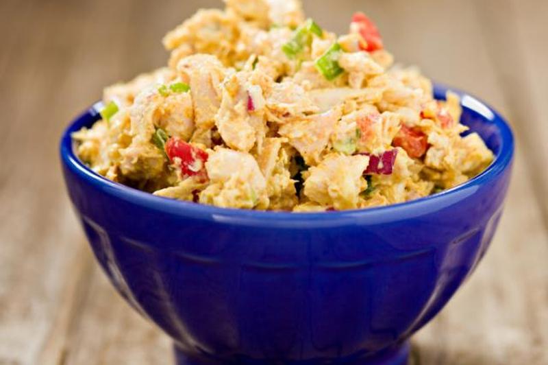 Салат с курицей и карри