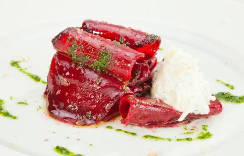 https://cf.ltkcdn.net/cooking/images/slide/218101-850x544-beet-and-goat-cheese.jpg