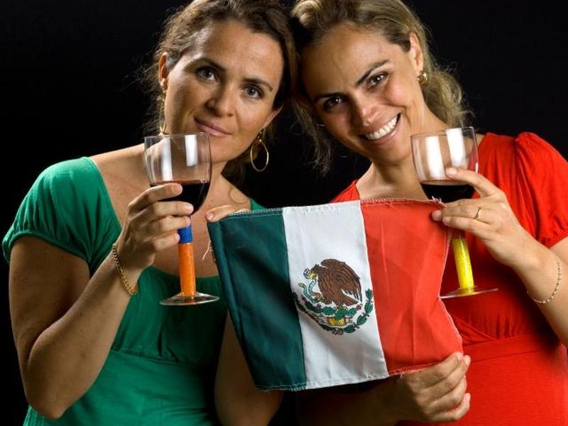 https://cf.ltkcdn.net/costumes/images/slide/105197-800x600-casual_cinco_de_mayo.JPG