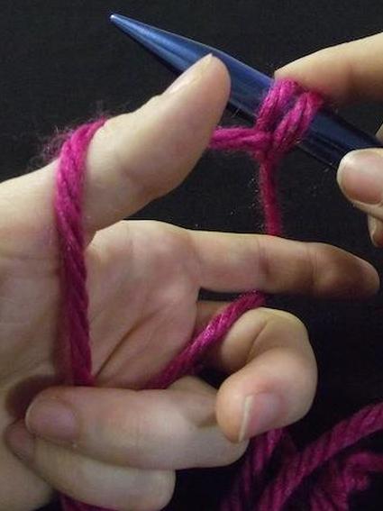 Шестой этап набивки для вязания: законченный набор набивок, готовый к переходу к следующему.