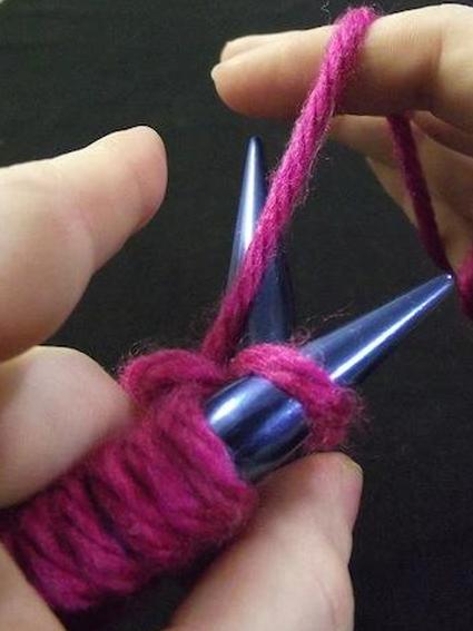 Шаг четвертый вязания лицевой гладью