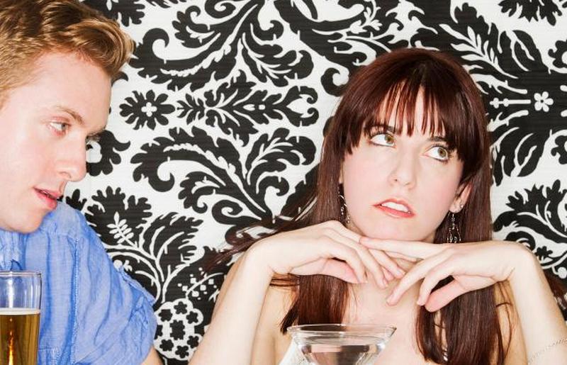 Пара за барной стойкой