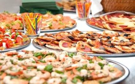 повседневный шведский стол на открытом воздухе