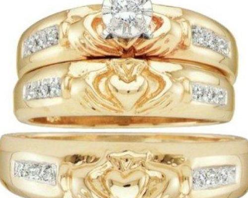 https://cf.ltkcdn.net/engagementrings/images/slide/172647-500x400-three-ring-claddaugh.jpg