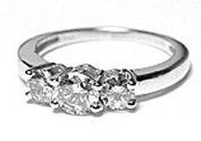 Кольцо с тремя камнями