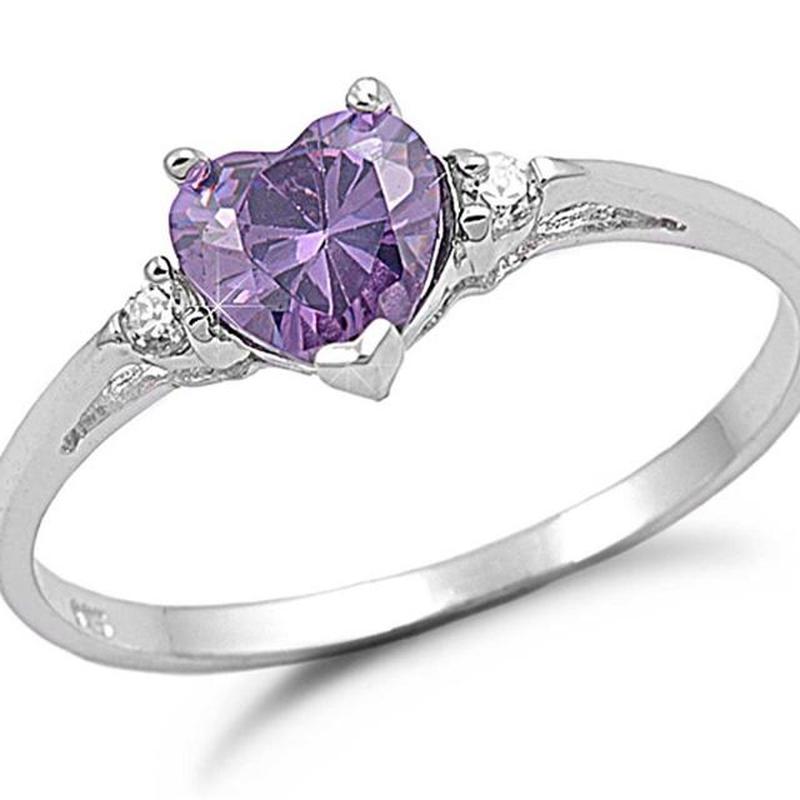 https://cf.ltkcdn.net/engagementrings/images/slide/205325-850x850-heart-with-diamond-accents.jpg