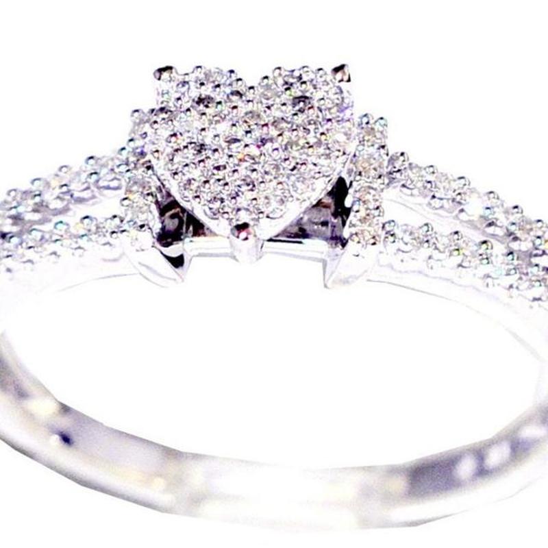 https://cf.ltkcdn.net/engagementrings/images/slide/205328-850x850-pave-set-ring.jpg