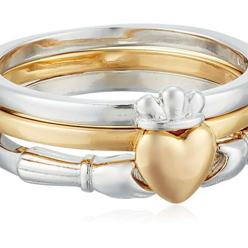 https://cf.ltkcdn.net/engagementrings/images/slide/206036-850x850-stacking-claddagh.jpg