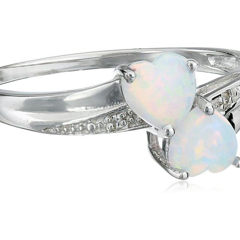 https://cf.ltkcdn.net/engagementrings/images/slide/206037-850x850-opal-hearts.jpg