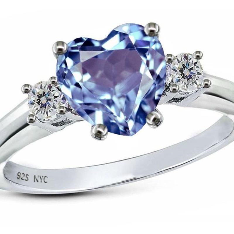 https://cf.ltkcdn.net/engagementrings/images/slide/206038-850x850-heart-diamond-ring.jpg