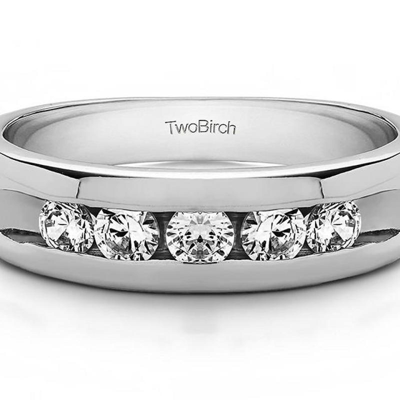 https://cf.ltkcdn.net/engagementrings/images/slide/206991-850x850-channel-set-mens-ring.jpg