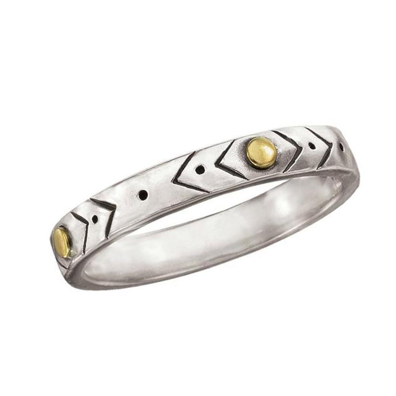 https://cf.ltkcdn.net/engagementrings/images/slide/207021-850x850-etched-ring-with-brass.jpg