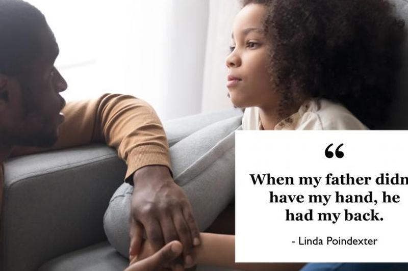 отец показывает поддержку грустной дочери