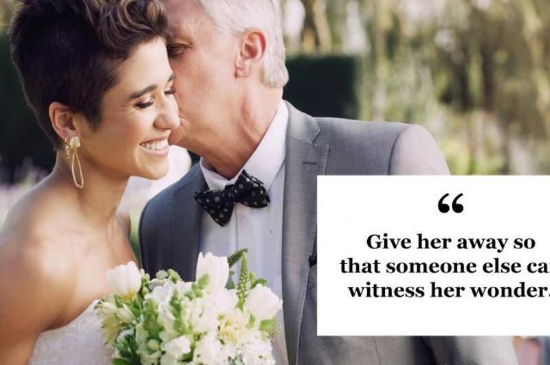 отец целует дочь на ее свадьбе