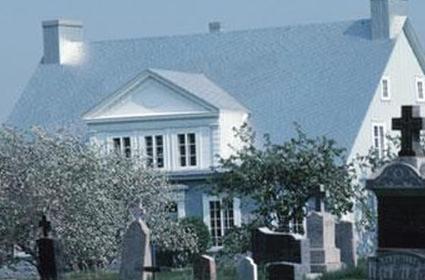 кладбище перед домом