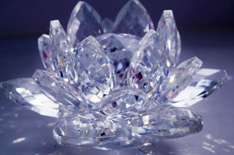Крупный план хрустального цветка лотоса 