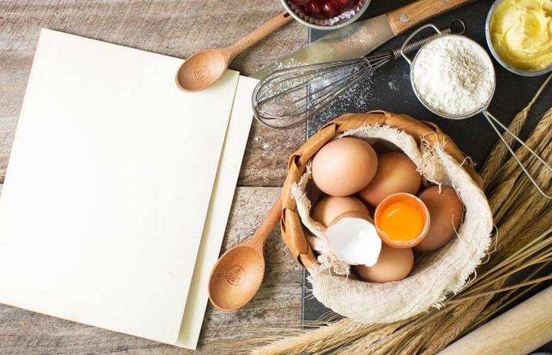 Ингредиенты для выпечки и посуда