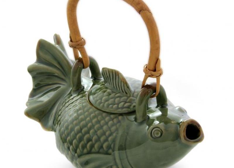 Зеленый керамический чайник кои