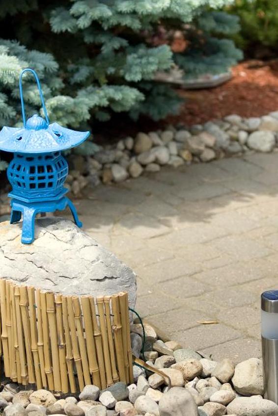 Дзен-патио с китайским фонариком