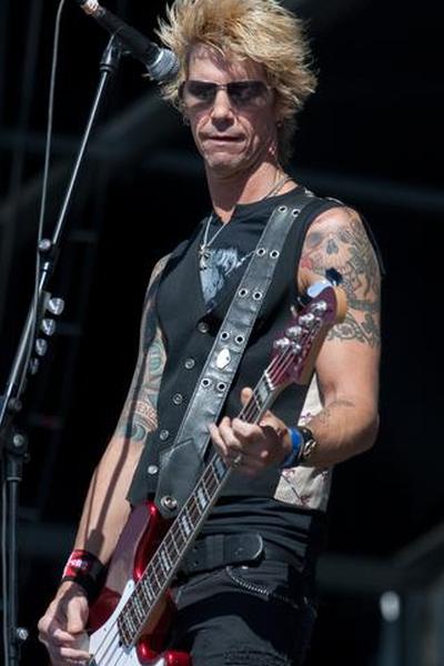https://cf.ltkcdn.net/guitar/images/slide/55482-400x600-Duff-McKagen.jpg