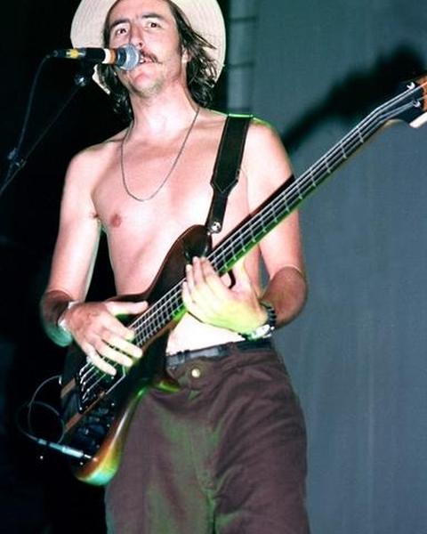 https://cf.ltkcdn.net/guitar/images/slide/55488-480x600-Les-Claypool-of-Primus.jpg