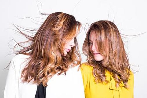 по всему цвету