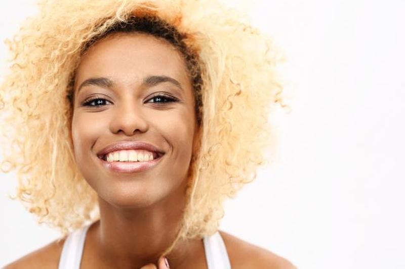 светлые волосы