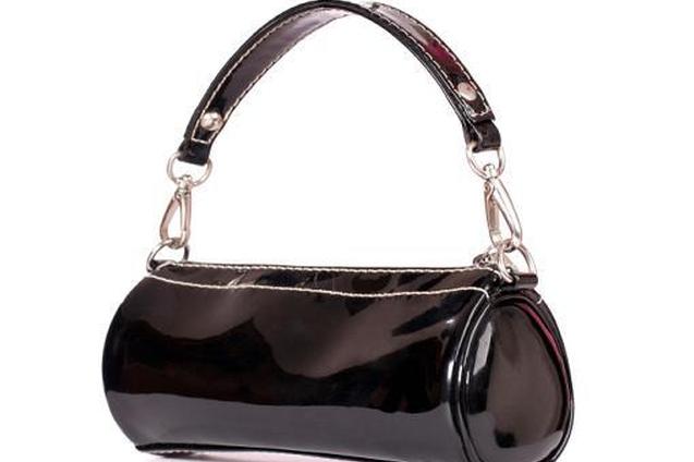 https://cf.ltkcdn.net/handbags/images/slide/38695-637x424-Black-Patent-Round-119.jpg
