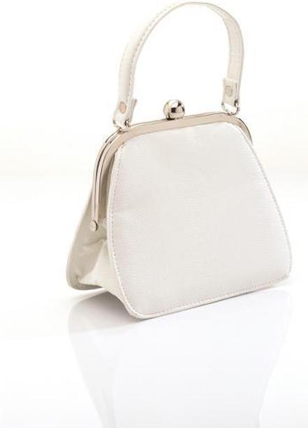 https://cf.ltkcdn.net/handbags/images/slide/38699-441x614-White-Handbag119.jpg